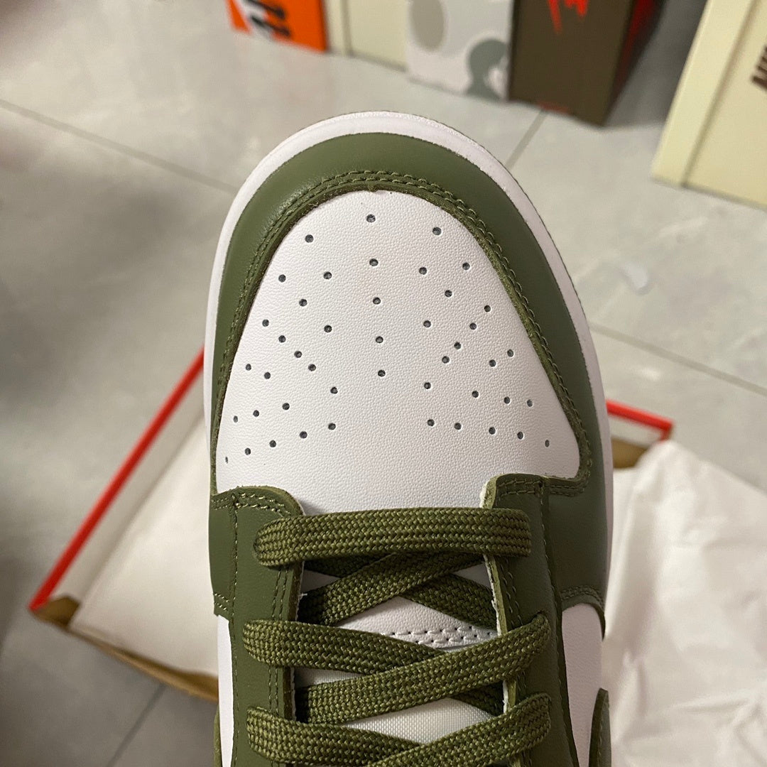 Dunk Low SP "Medium Olive"