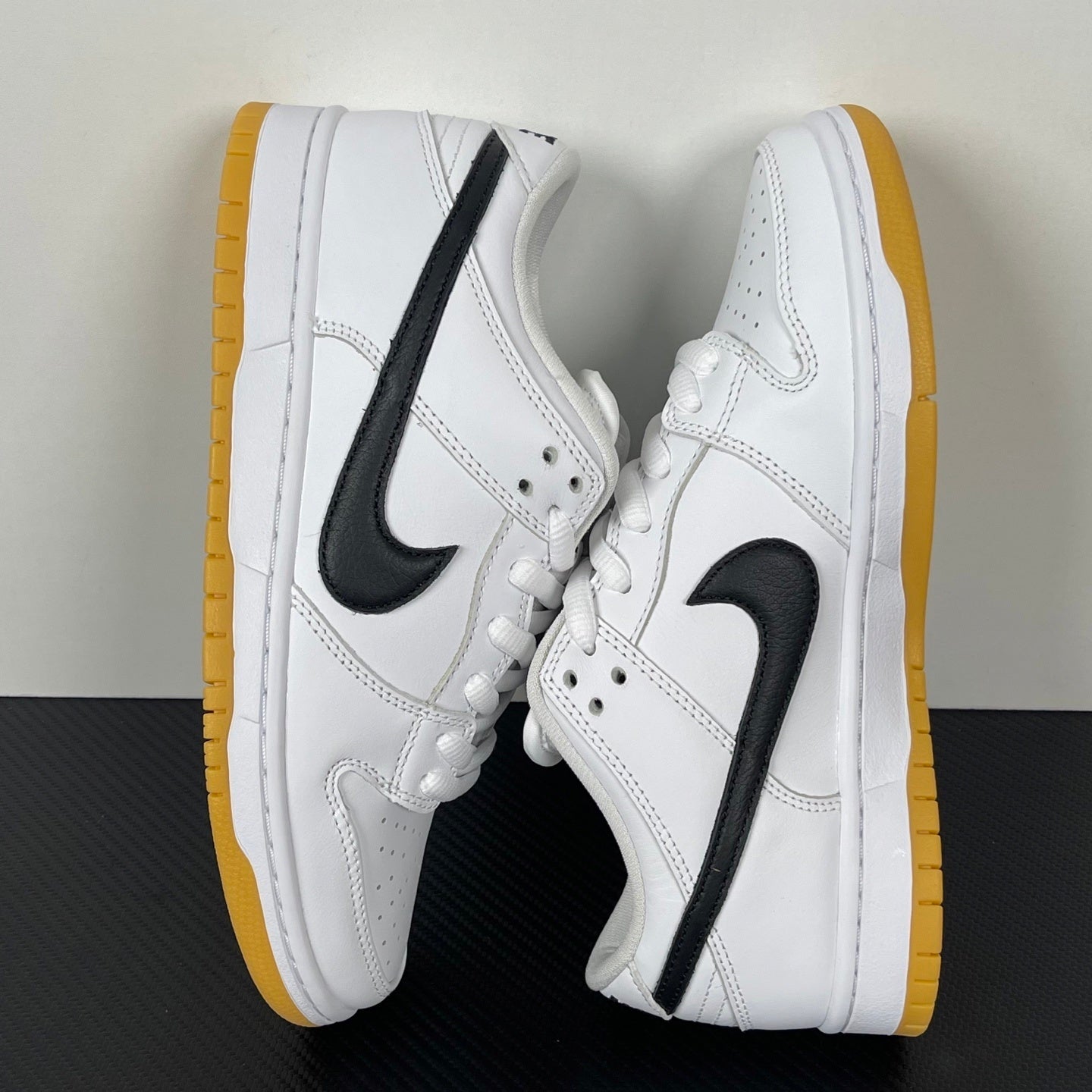 Dunk Low SB "White Gum"
