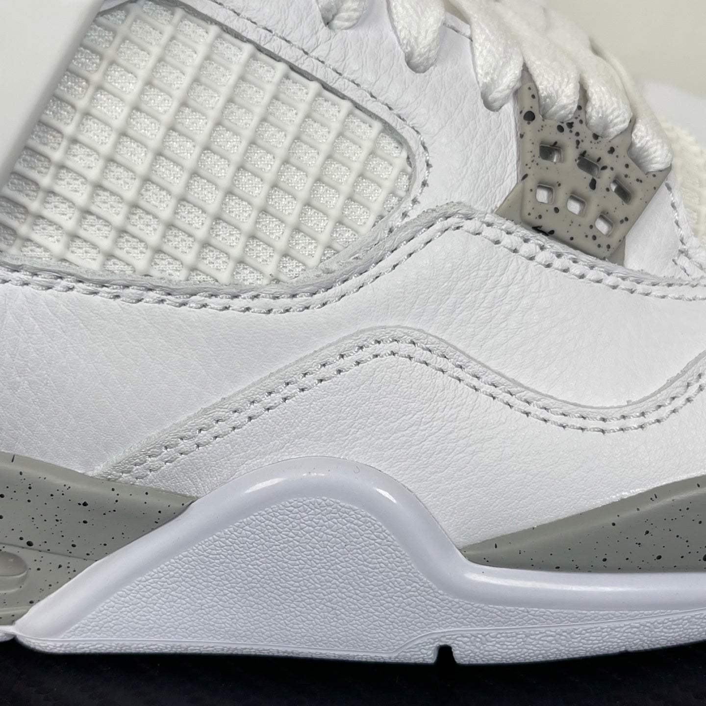 Air Jordan 4 "White Oreo"