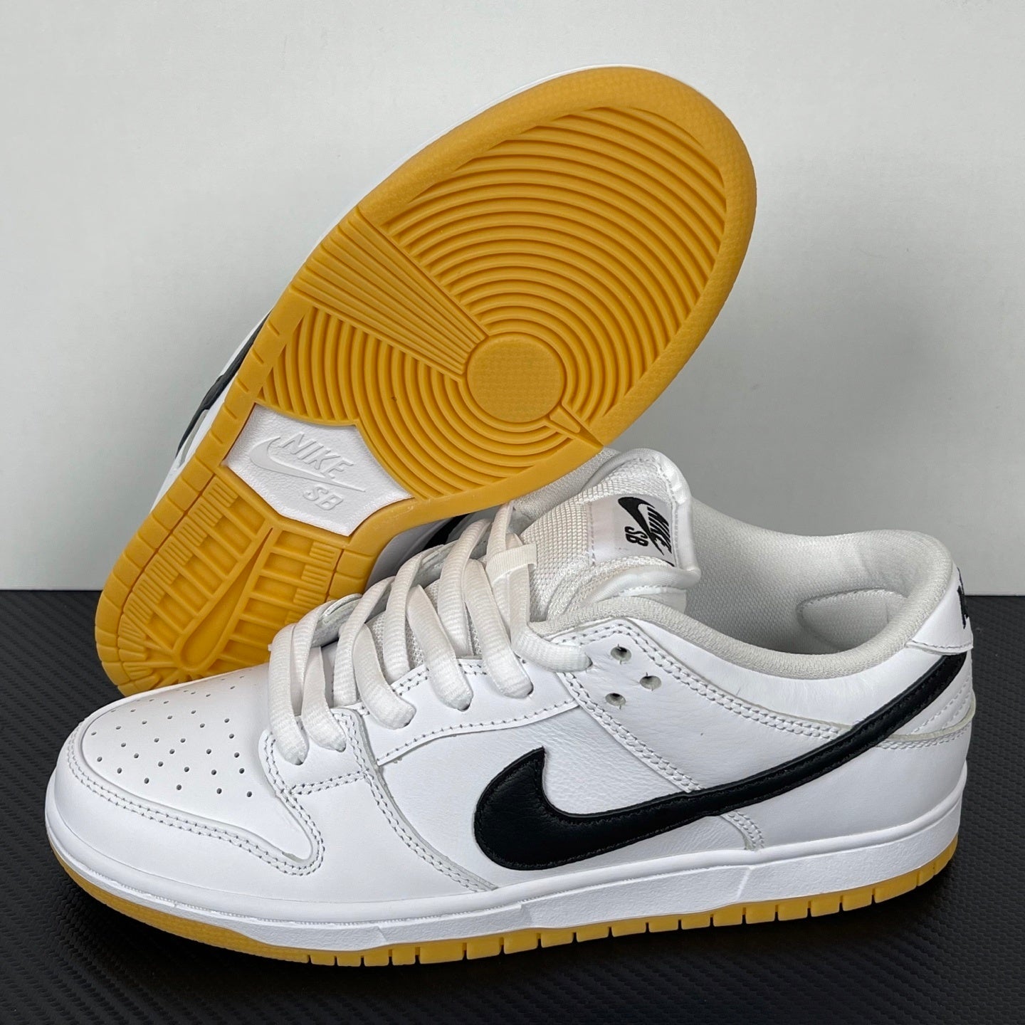 Dunk Low SB "White Gum"