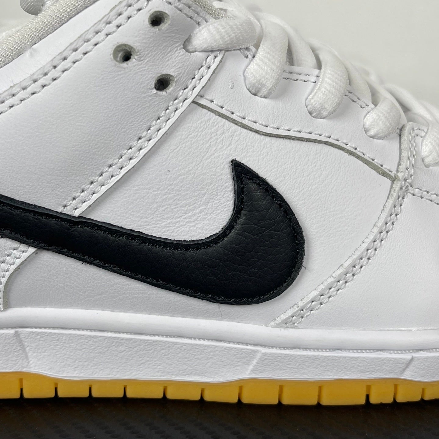 Dunk Low SB "White Gum"