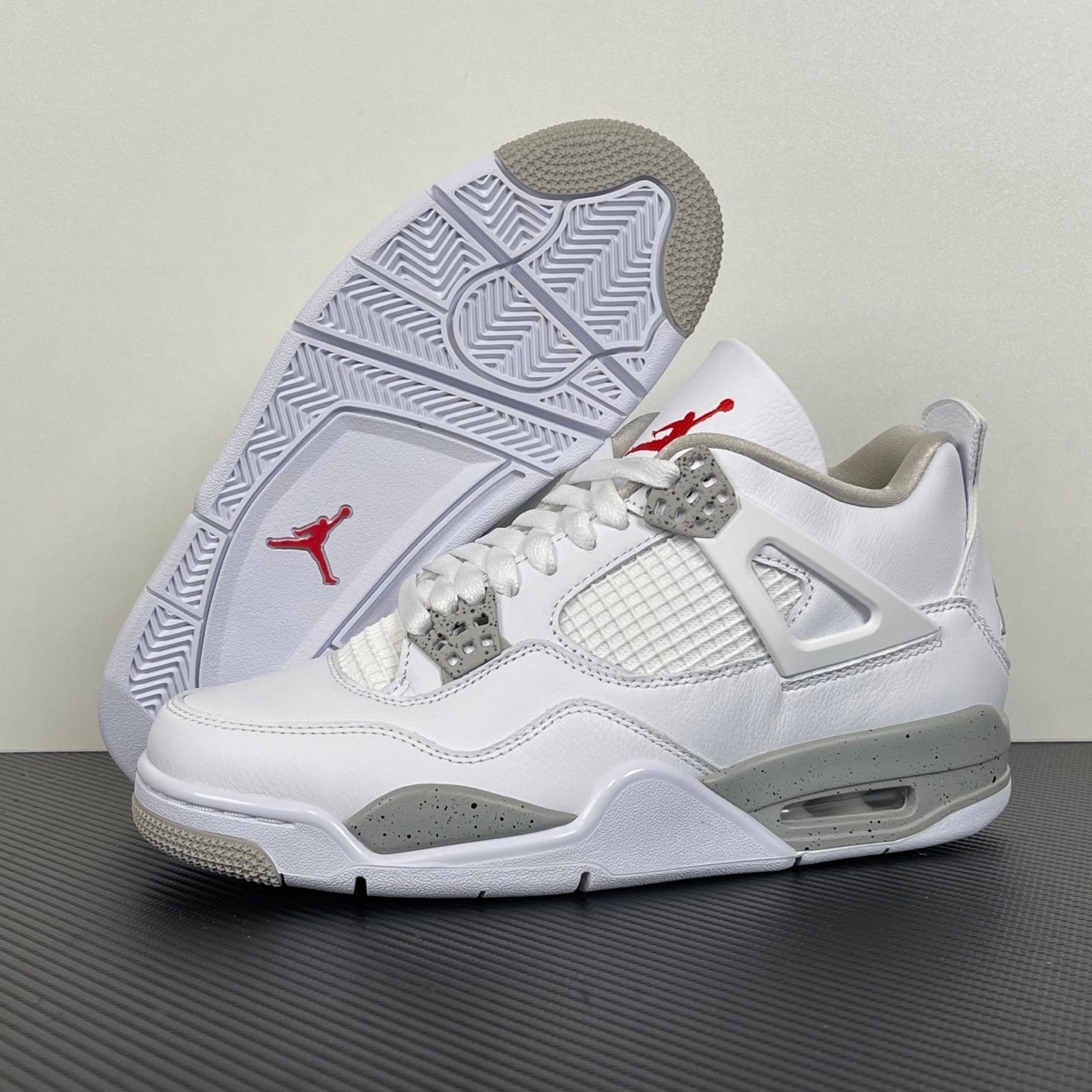 Air Jordan 4 "White Oreo"