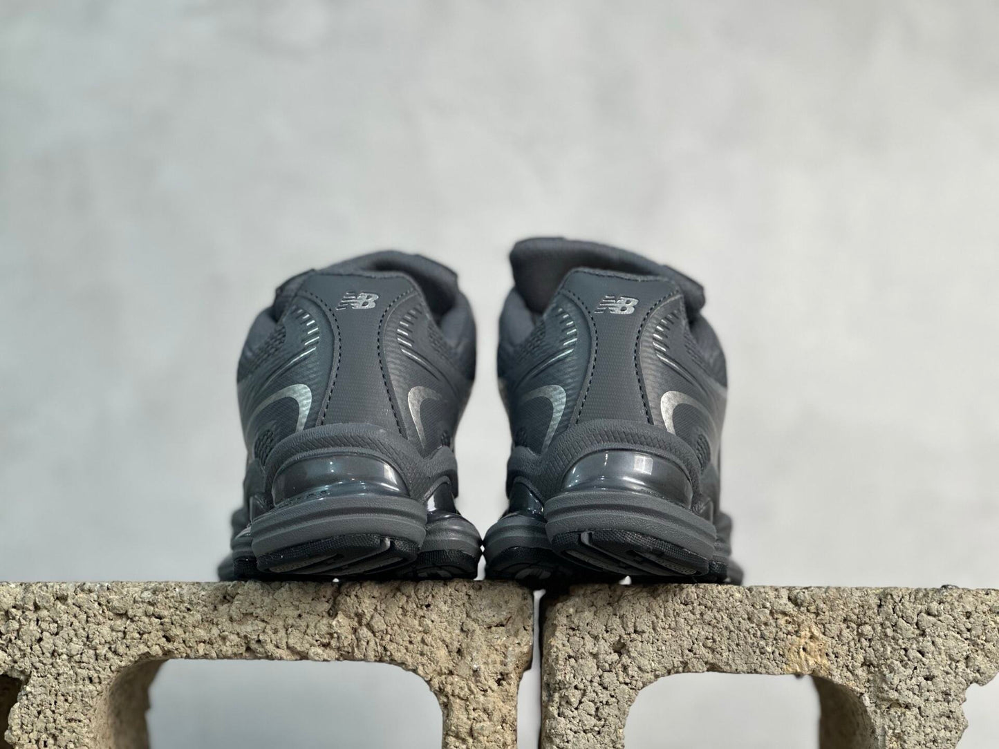 New Balance Abzorb 2000 "Triple Black"